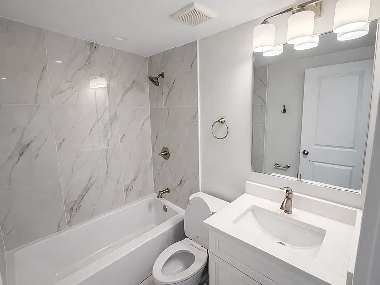 1001 Douglas St NE #C — Photo 3