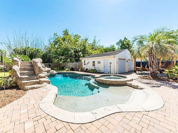 3rd image of 2835 Beverly Rd