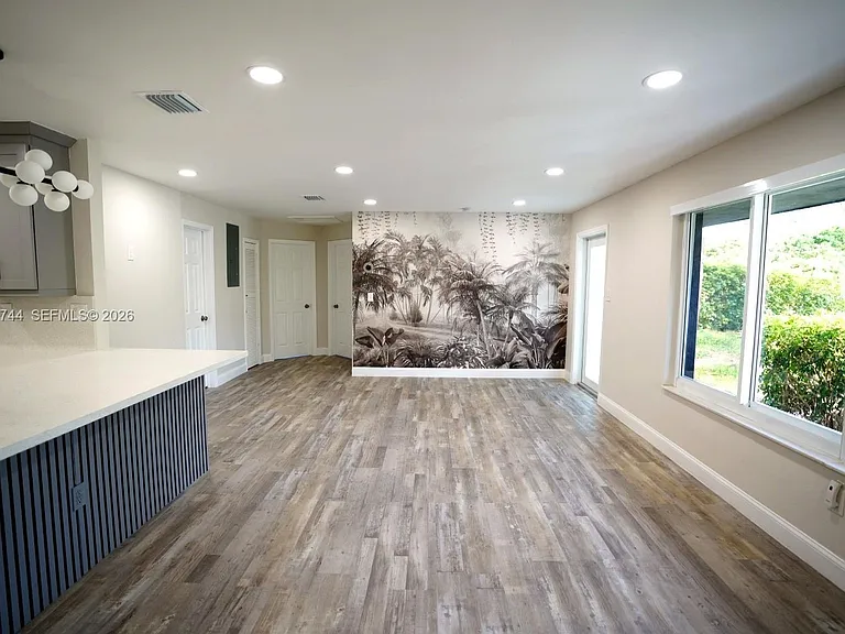 2573 Conroy Dr — Photo 8