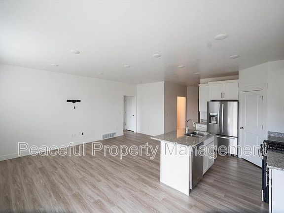 5th image of 1131-920 N 1st