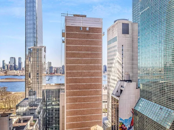 310 East 46th Street image 3 of 11