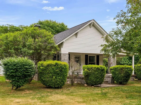 401 S 8th St, Mebane, NC 27302