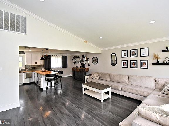4th image of 89 Upland Dr