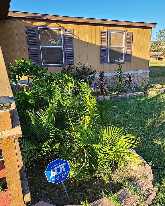 1st image of 402 E Matagorda Ave