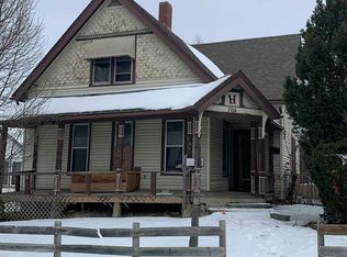 704 S 9th St, Burlington, IA 52601
