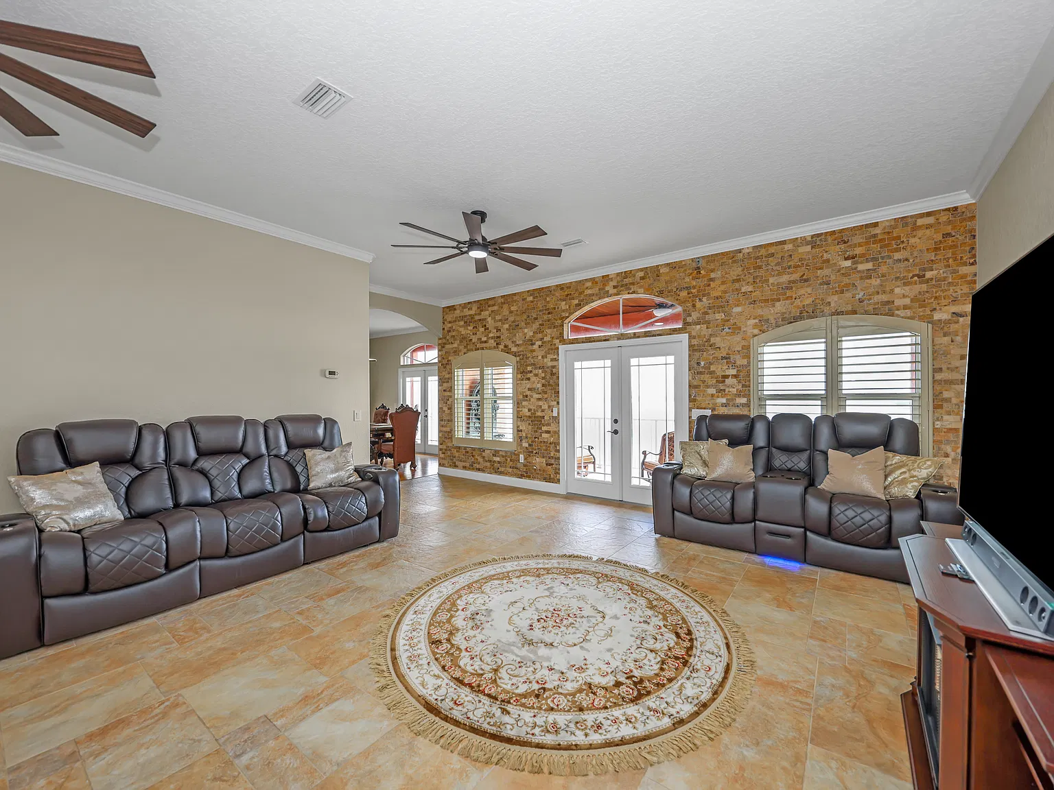 4 bed, 4000 sqft, $6,000 — Photo 4