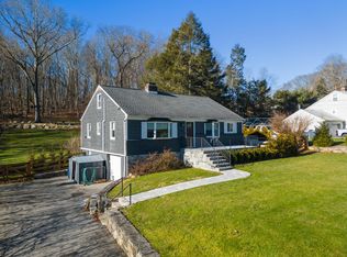 44 Oakridge Rd, North Salem, NY 10560