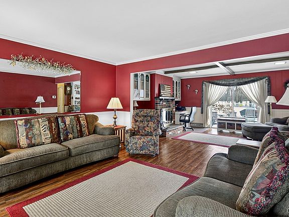 4th image of 8311 Greenview Dr