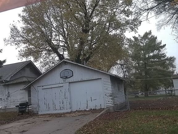 4th image of 203 S 12th St