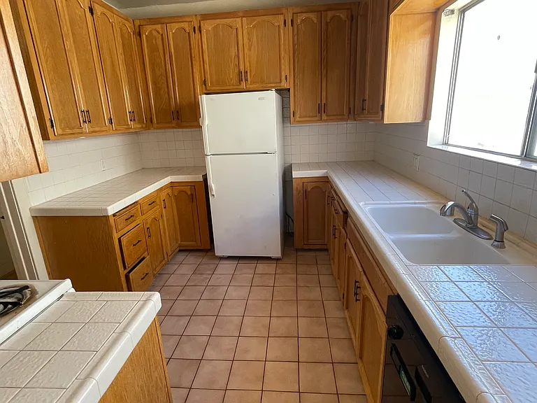 809 1/2 N Ridgewood Pl — Photo 3
