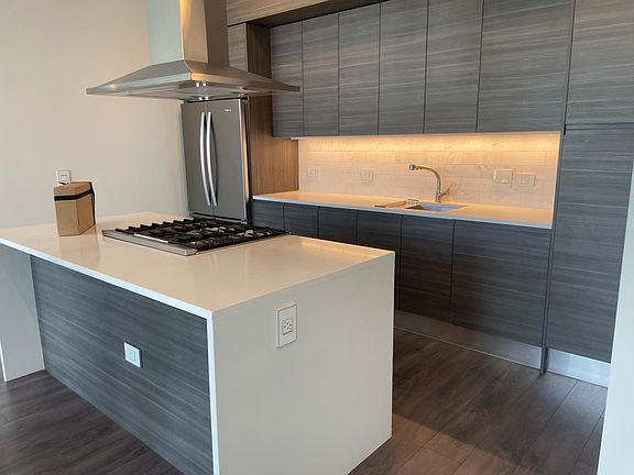 5th image of 210 W Kinzie St #1