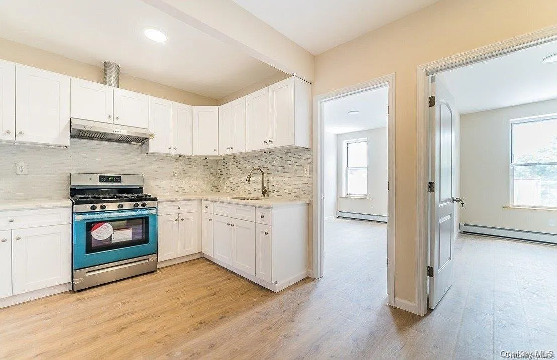 3 bed, 1.0 bath, 1100 sqft, $3,500 — Photo 3