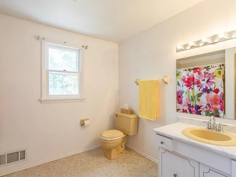 3985 Culver Rd — Photo 16