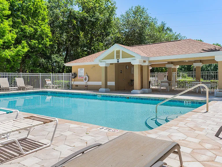 512 Spring Lake Cir — Photo 41