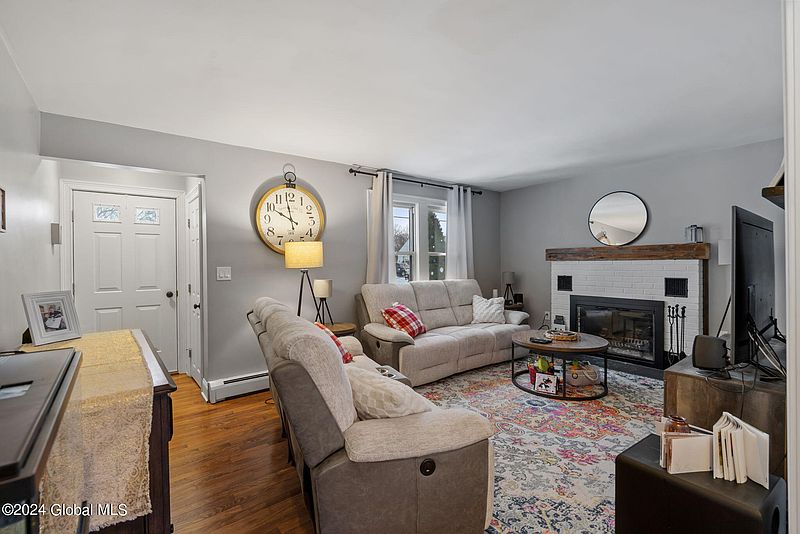 4th image of 2053 Caldicott Road