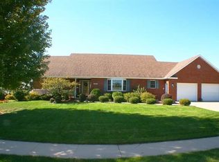 2027 Scenic Rdg, Dewitt, IA 52742