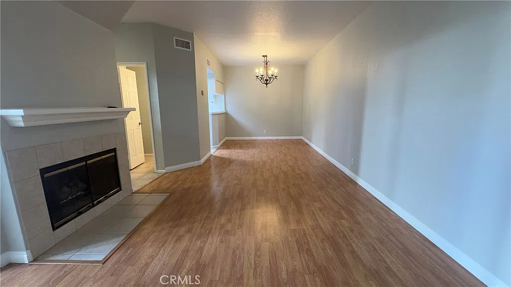 2 bed, 2.5 bath, 1236 sqft, $3,300 — Photo 2