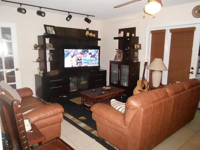 3 bed, 2.5 bath, 1590 sqft, $2,790 — Photo 3
