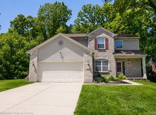 9120 Lakewood Dr, Whitmore Lake, MI 48189