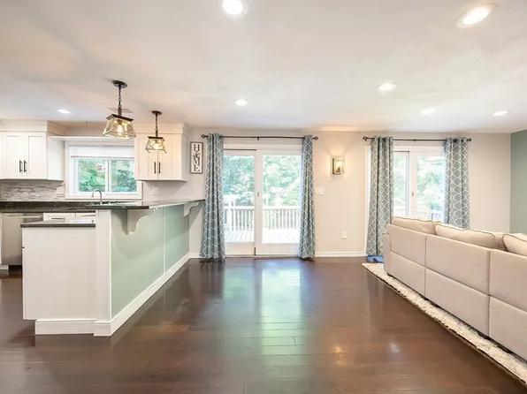 215 N Washington St, Norton, MA 02766