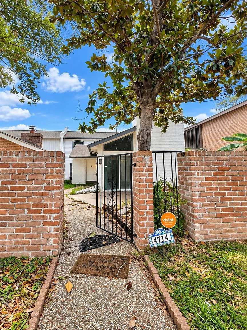 3 bed, 2.0 bath, 1714 sqft, $2,000 — Photo 2