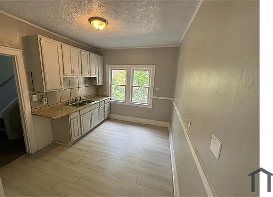 1523 Hillcrest Rd #2 — Photo 2