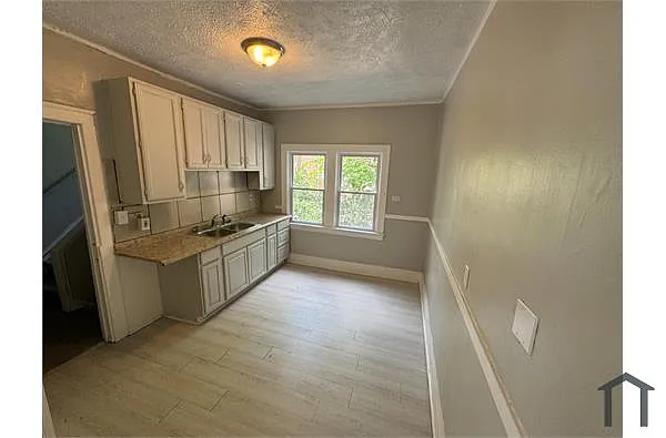 Building Photo - 1523 Hillcrest Rd #2