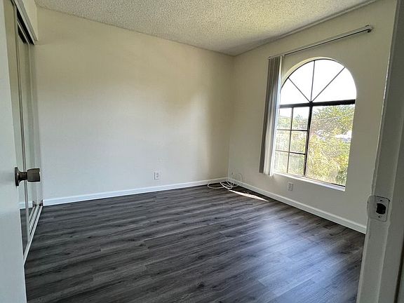 5th image of 3440 Helix St #6