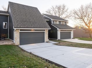 254 NE Edgewater Dr, Lees Summit, MO 64064
