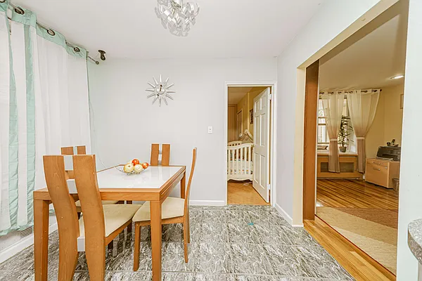 Sold by Maximillion Realty, Inc. | media 7