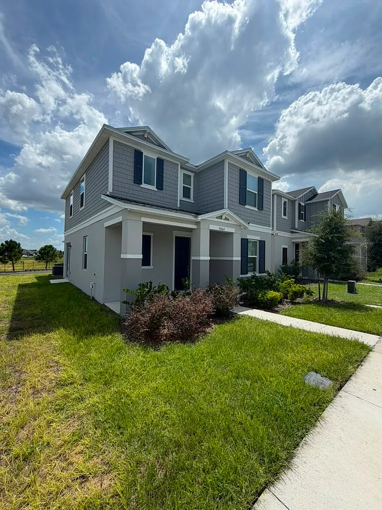3 bed, 2.5 bath, 2100 sqft, $1,250 — Photo 1