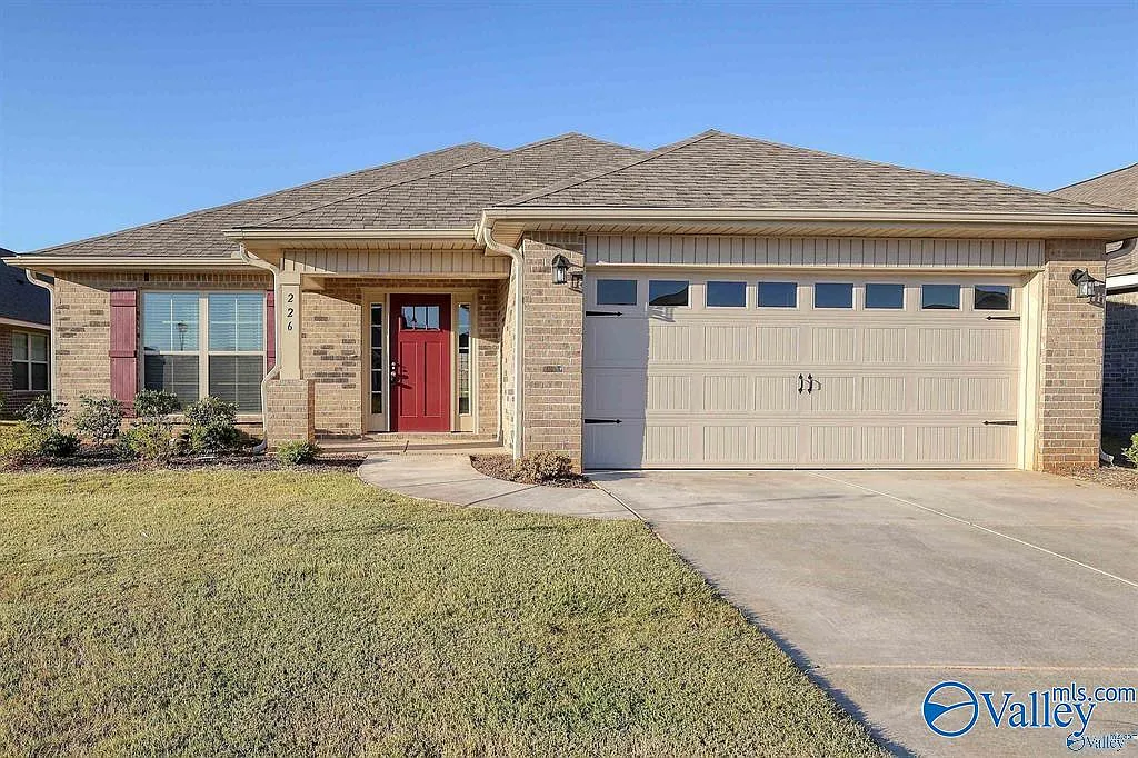 4 bed, 3.0 bath, 2200 sqft, $2,100 — Photo 1