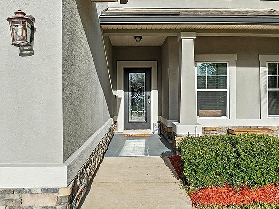 3rd image of 904 Rose Garden Ct
