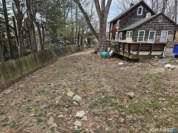 4th image of 32 West Rocks Road