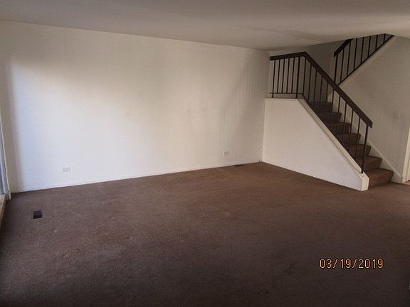 3rd image of 890 White Oak Ln