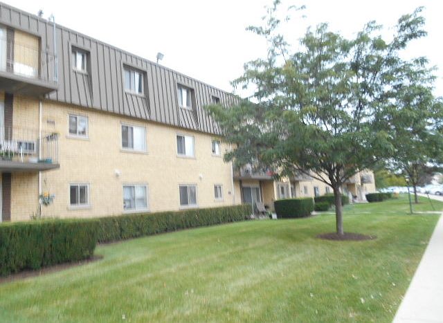 2nd image of 580 Fairway View Dr APT 3C