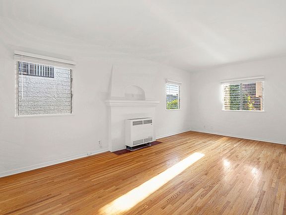 3rd image of 1327 N Vista St #1329-106
