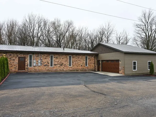 1014 Dallas Rd, Washington, IL 61571