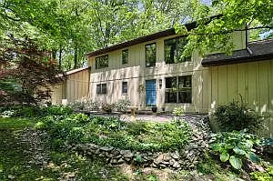 920 Forest Rd photo 1