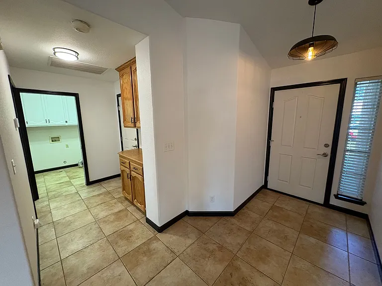 1031 N Crenshaw St — Photo 21