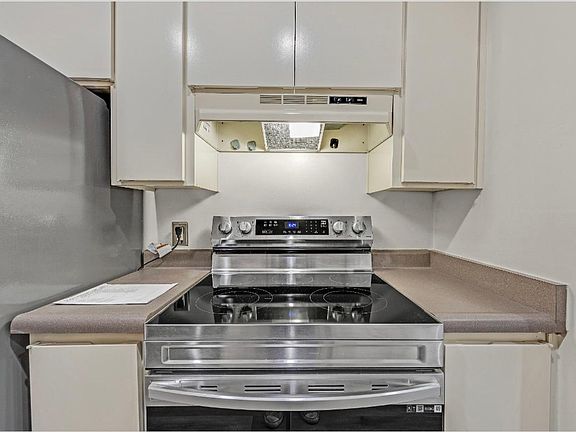 3rd image of 480 N Civic Dr