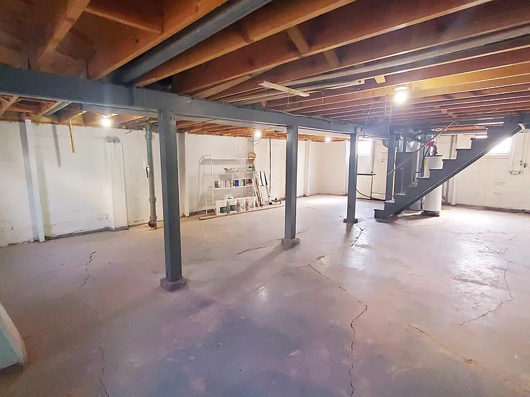 washer & dryer hookups in full unfinished basement