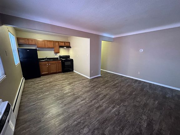 3rd image of 594 Lawson Ave W APT 4