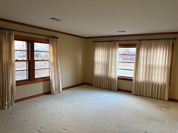 4th image of 806 11th Ave N