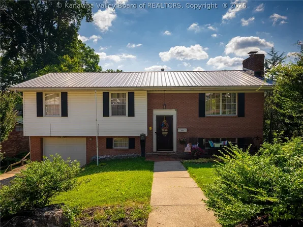 210 Scenic Dr, Saint Albans, WV 25177