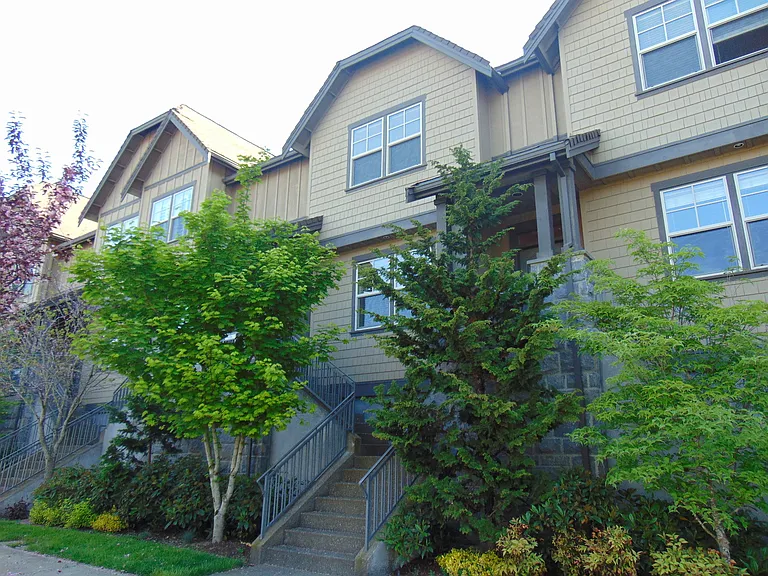 676 SW Trillium Creek Ter — Photo 2