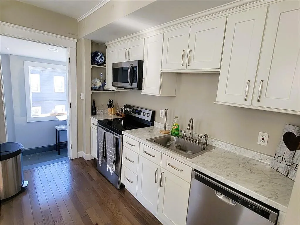 2 bed, 1.0 bath, 800 sqft, $2,750 — Photo 2