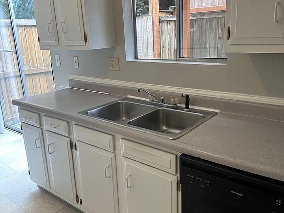3rd image of 515 1/2 4th St NE APT 3