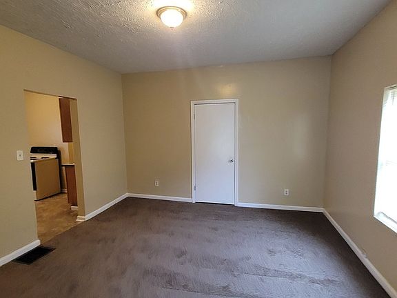 4th image of 621 N Oakland Ave