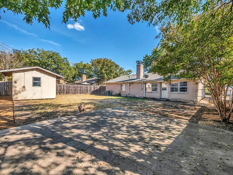 716 Melrose Dr — Photo 23